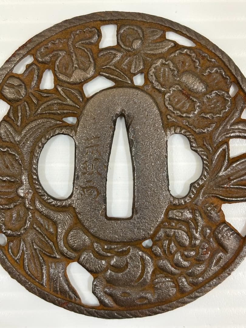 鍔(つば)　鉄製　日本刀　アンティーク