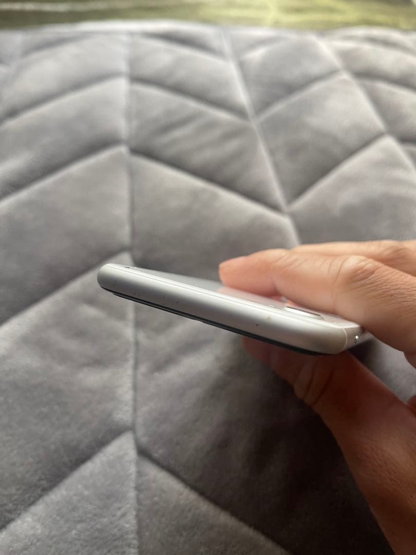 【バッテリー78%】Apple iPhone SE (第2世代) ホワイト