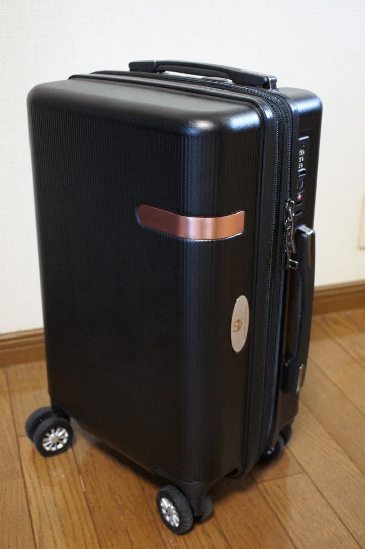 新品　JAL キャリー　ブラック　37Ｌ　機内持込 　日本航空 拡張 おまけ付