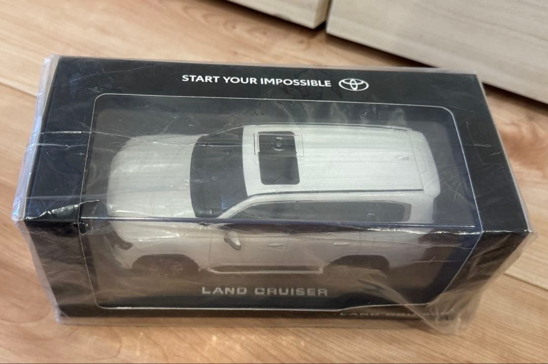 ランドクルーザーミニカー 1/30スケール ダイキャスト製