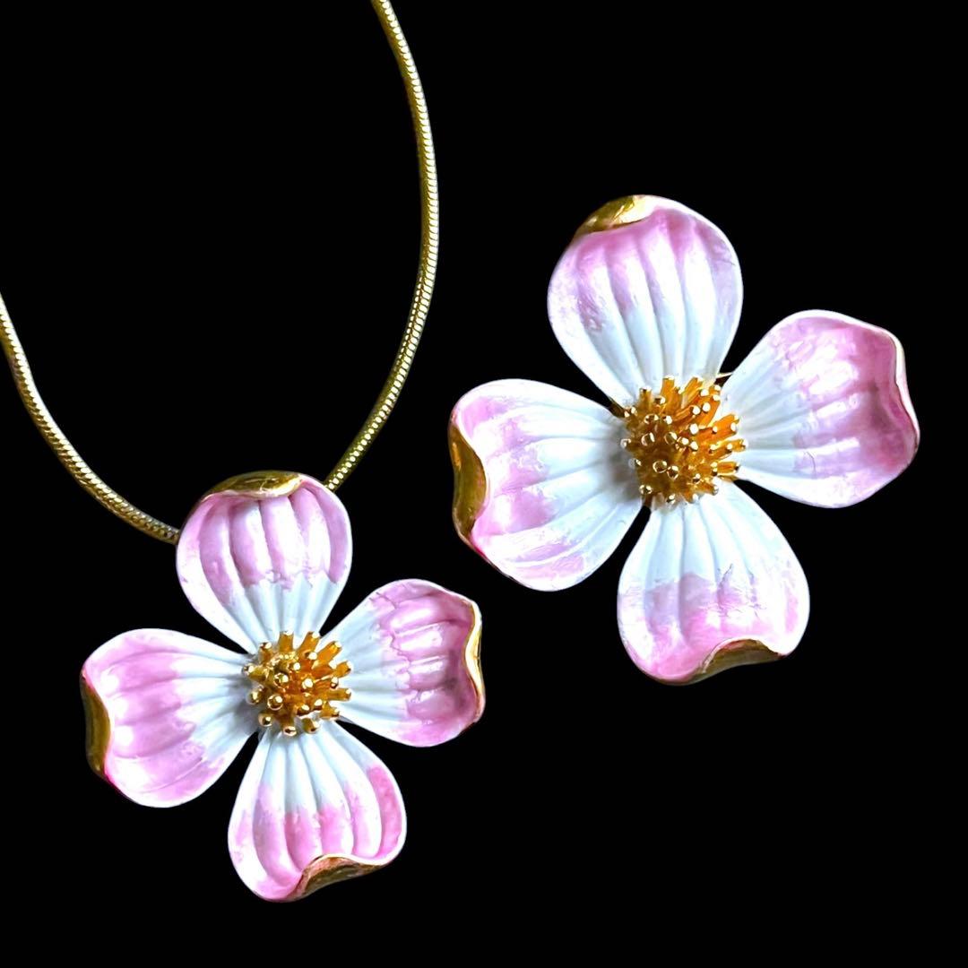 CROWN TRIFARI☆ハナミズキ☆ピンクカラーブローチ＆ネックレスセット