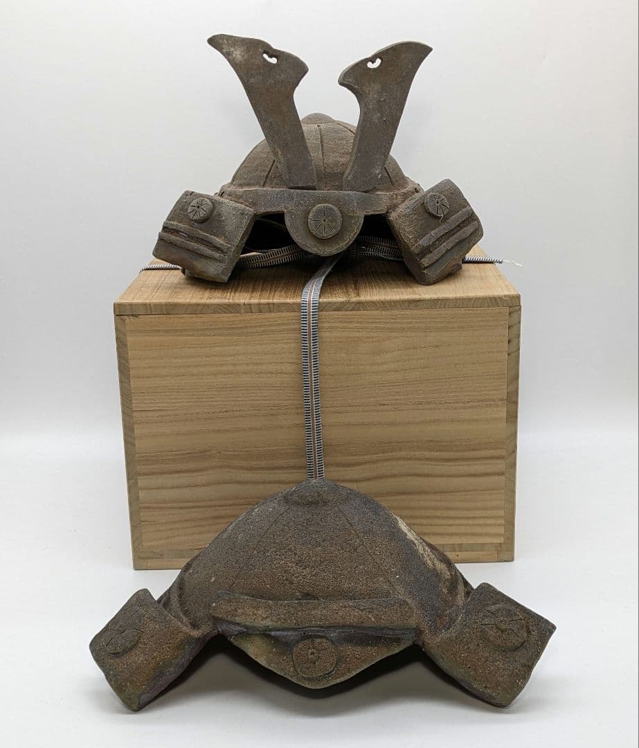 西川政彦 備前焼 兜2種 合箱 カブト 鎧兜 端午の節句 置物 細工物 西川政美