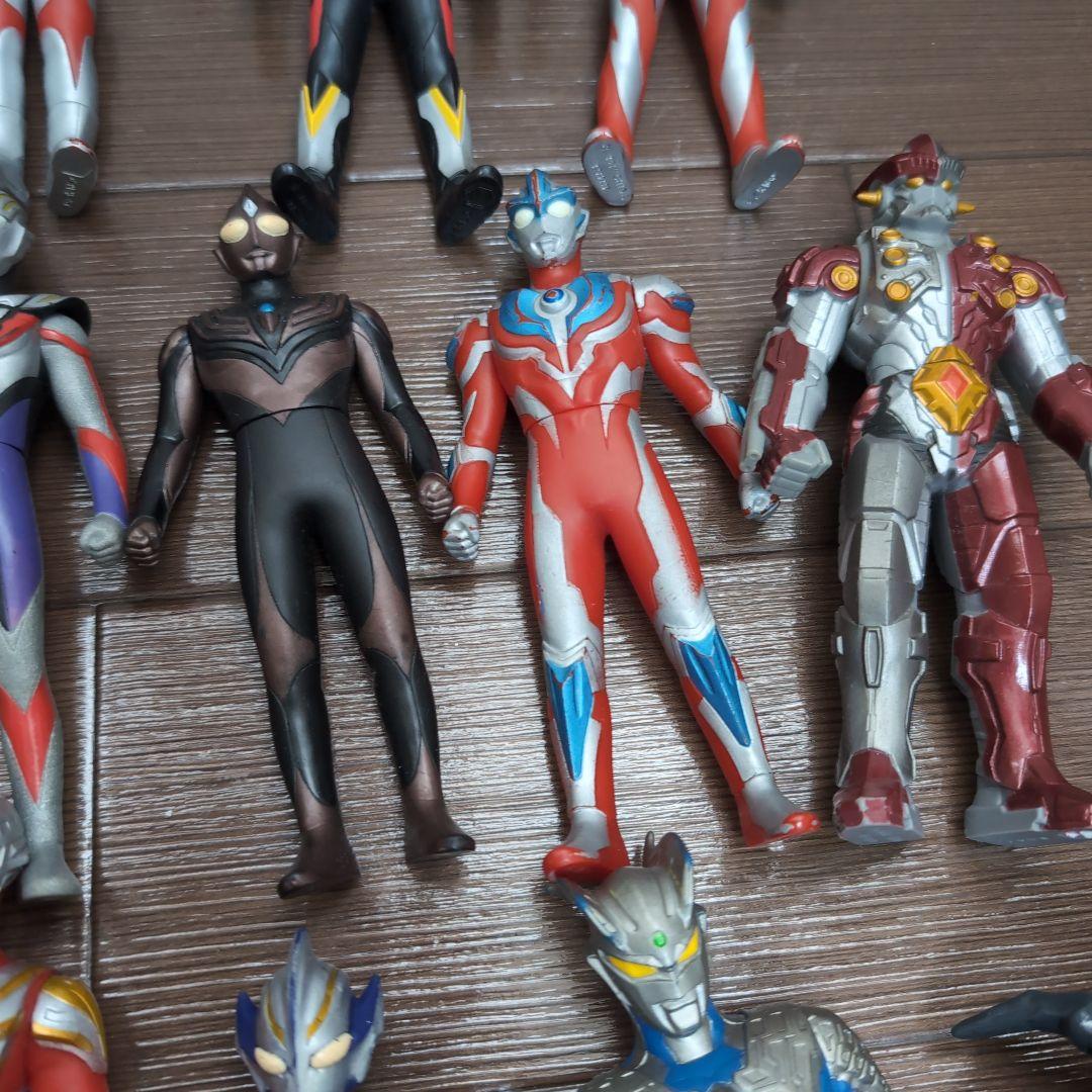 【フィギュア大量】ウルトラマン24体 ウルトラ怪獣20体 ソフビまとめ売り