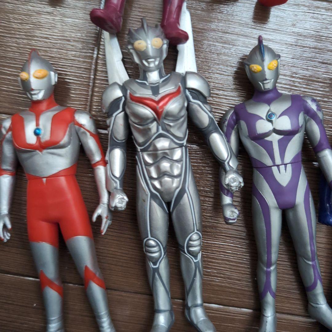 【フィギュア大量】ウルトラマン24体 ウルトラ怪獣20体 ソフビまとめ売り