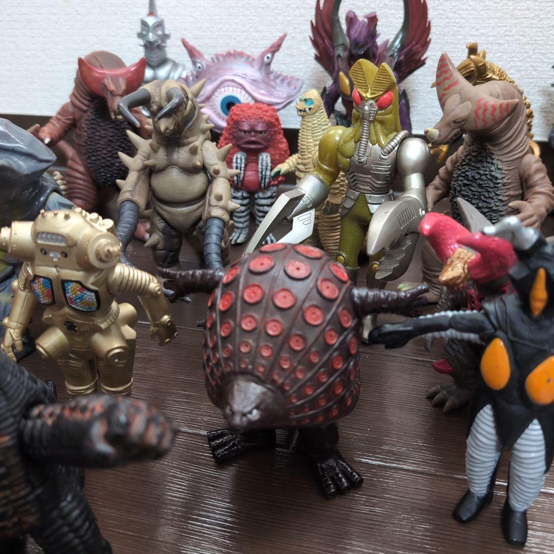 【フィギュア大量】ウルトラマン24体 ウルトラ怪獣20体 ソフビまとめ売り