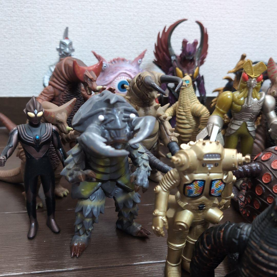 【フィギュア大量】ウルトラマン24体 ウルトラ怪獣20体 ソフビまとめ売り
