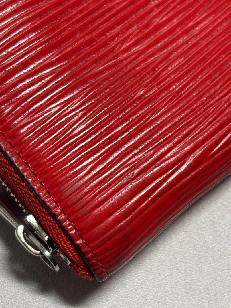LOUIS VUITTON ルイ・ヴィトン ジッピーパース　エピ　レッド