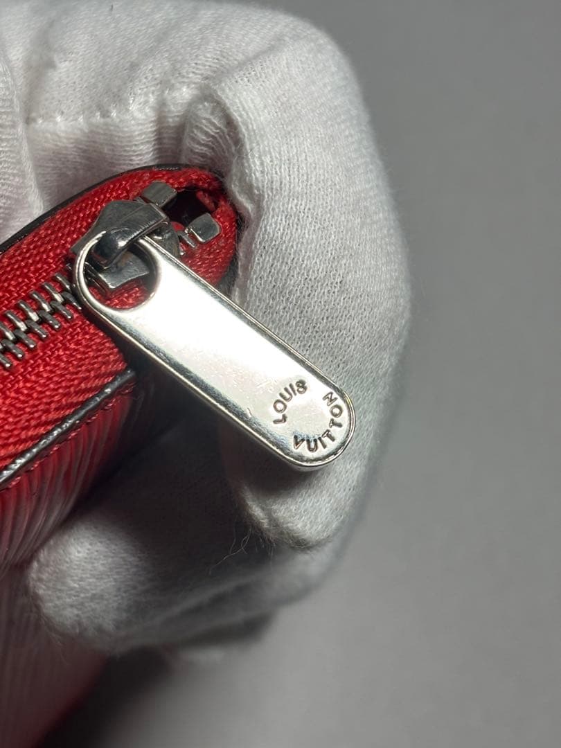 LOUIS VUITTON ルイ・ヴィトン ジッピーパース　エピ　レッド