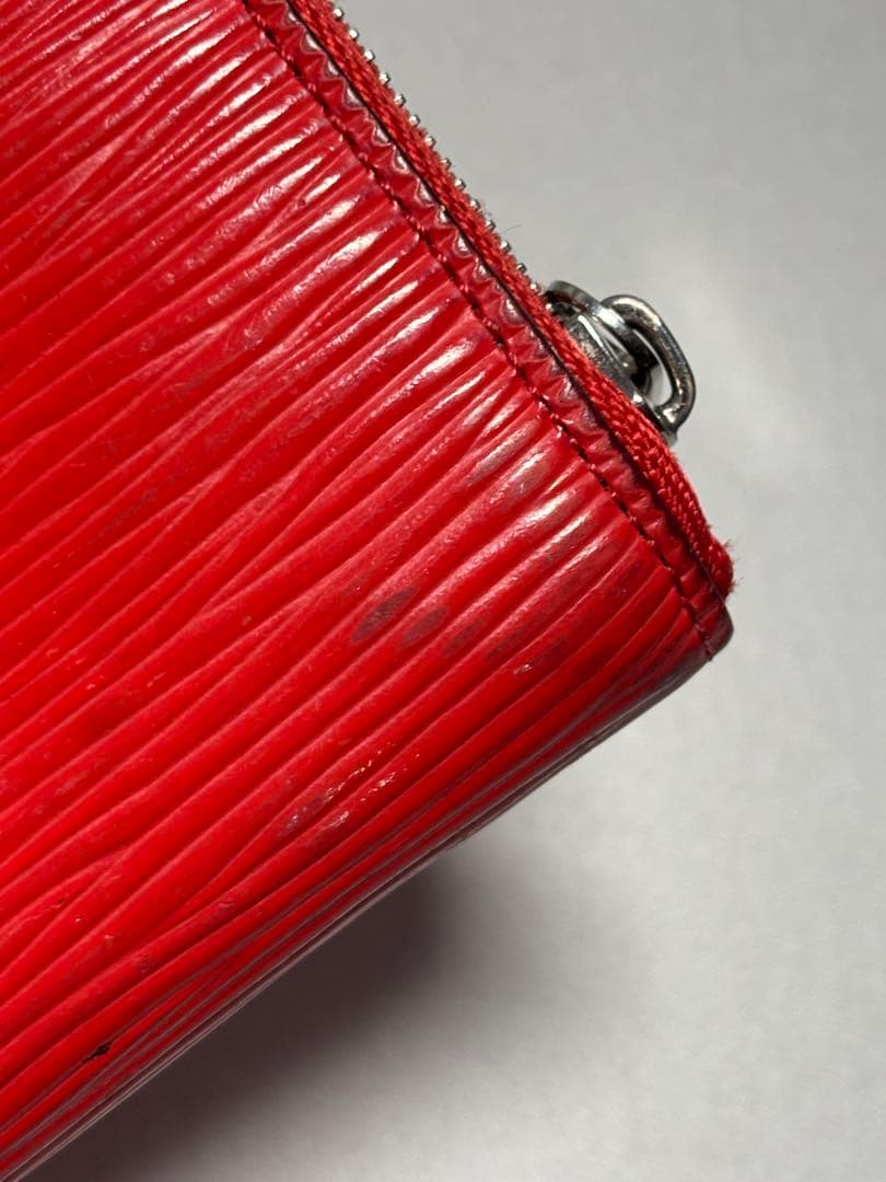 LOUIS VUITTON ルイ・ヴィトン ジッピーパース　エピ　レッド