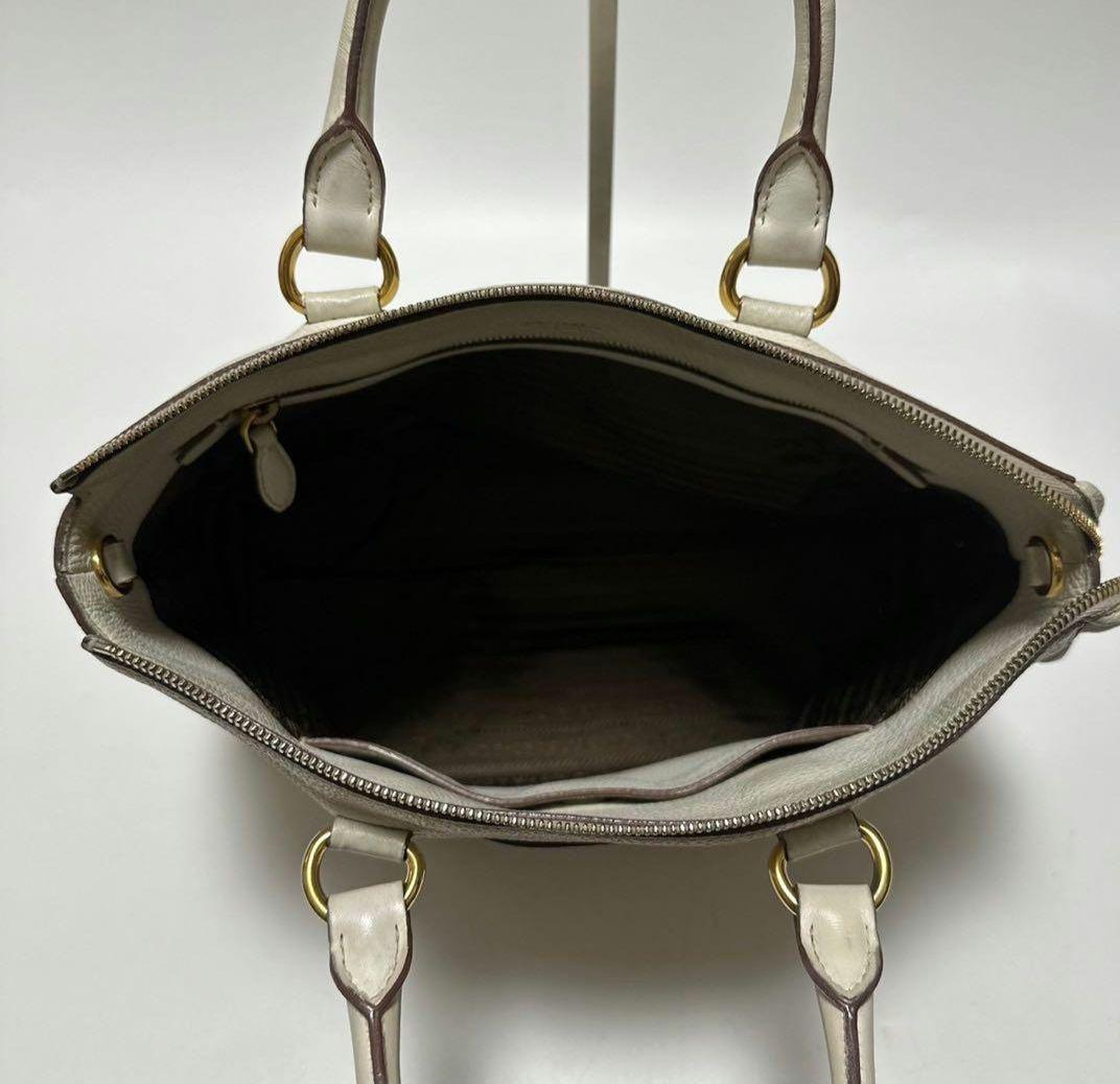 プラダ　ロゴ金具　ヴィッテロ　レザー　シボ革　2wayショルダーバッグ.