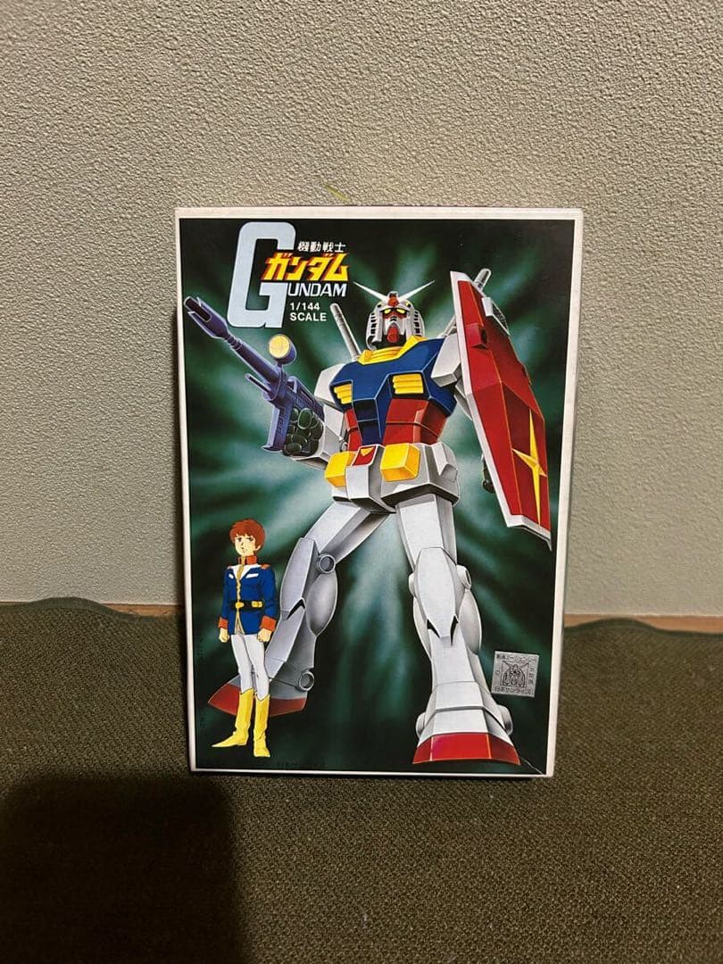 ①【1/144】バンダイ ガンダム 【説明書2枚/サーベル2本】 欠品 旧キット