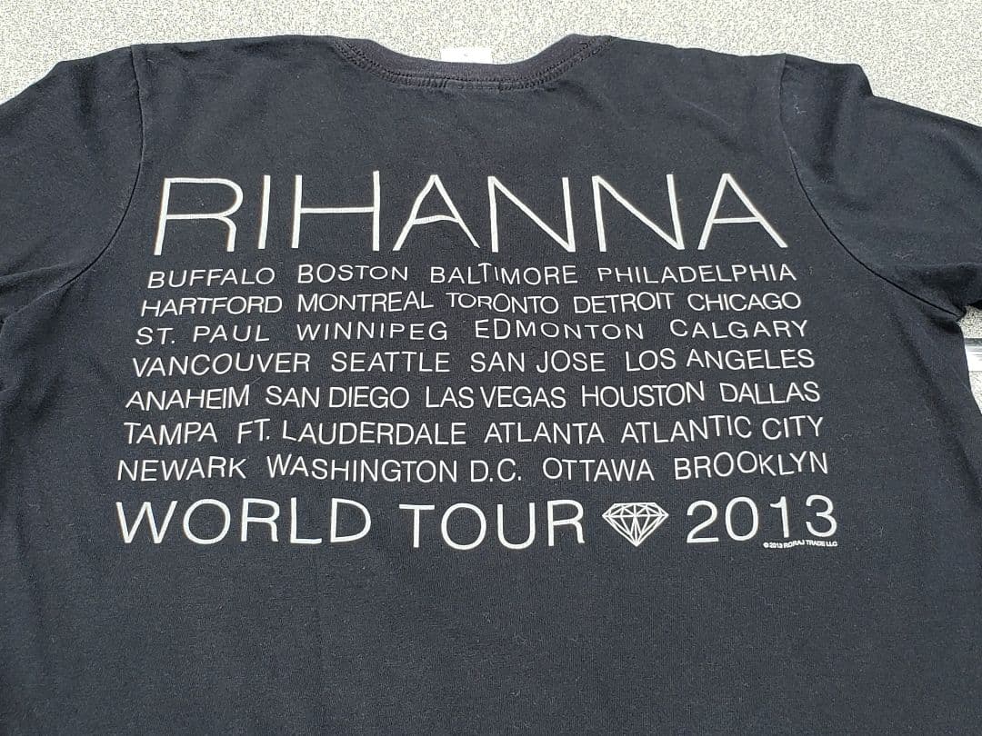 K*2様 RIHANNA　ワールドツアー　Tシャツ　2013 リアーナ　古着　レ