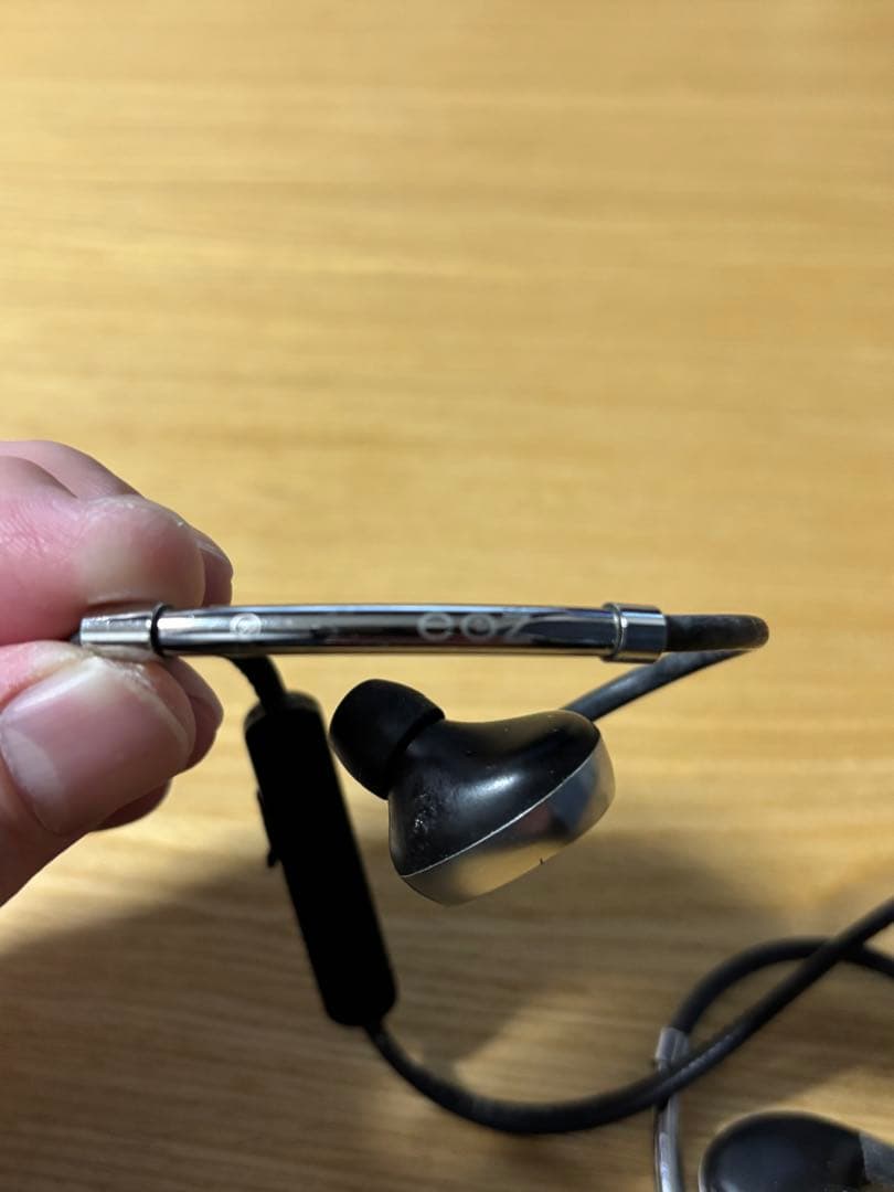 【美品】EOZ ONE ワイヤレスイヤホン シルバー