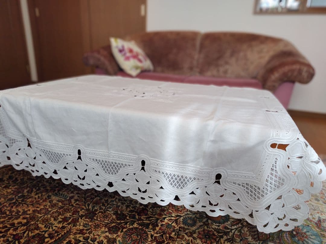 刺繍入りカットワ−クレ−スビンテージハンドメイドテーブルカバー