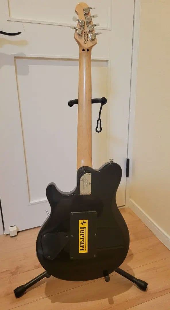 Sterling by MUSICMAN　AX40 ピンク塗装　ミュージックマン