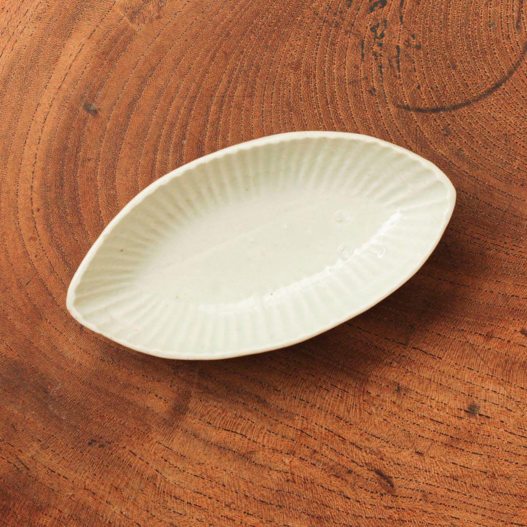 伊万里　古伊万里　白磁　菊花形　変形　豆皿　しのぎ　1680-1700年頃