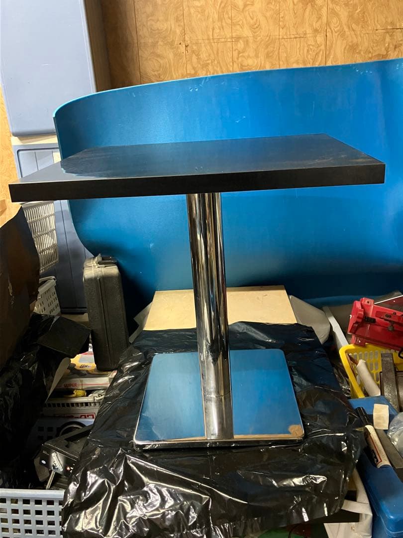 黒の長方形テーブル