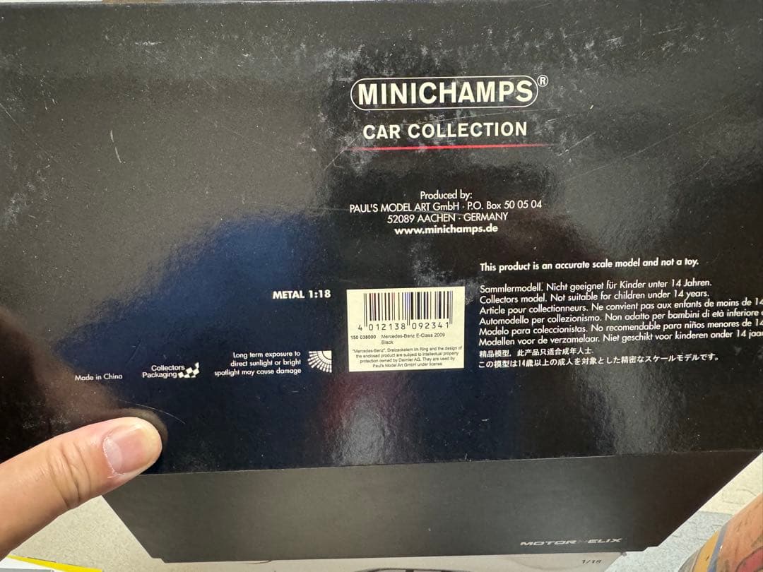 メルセデスベンツ　EクラスMINICHAMPS 1:18 黒