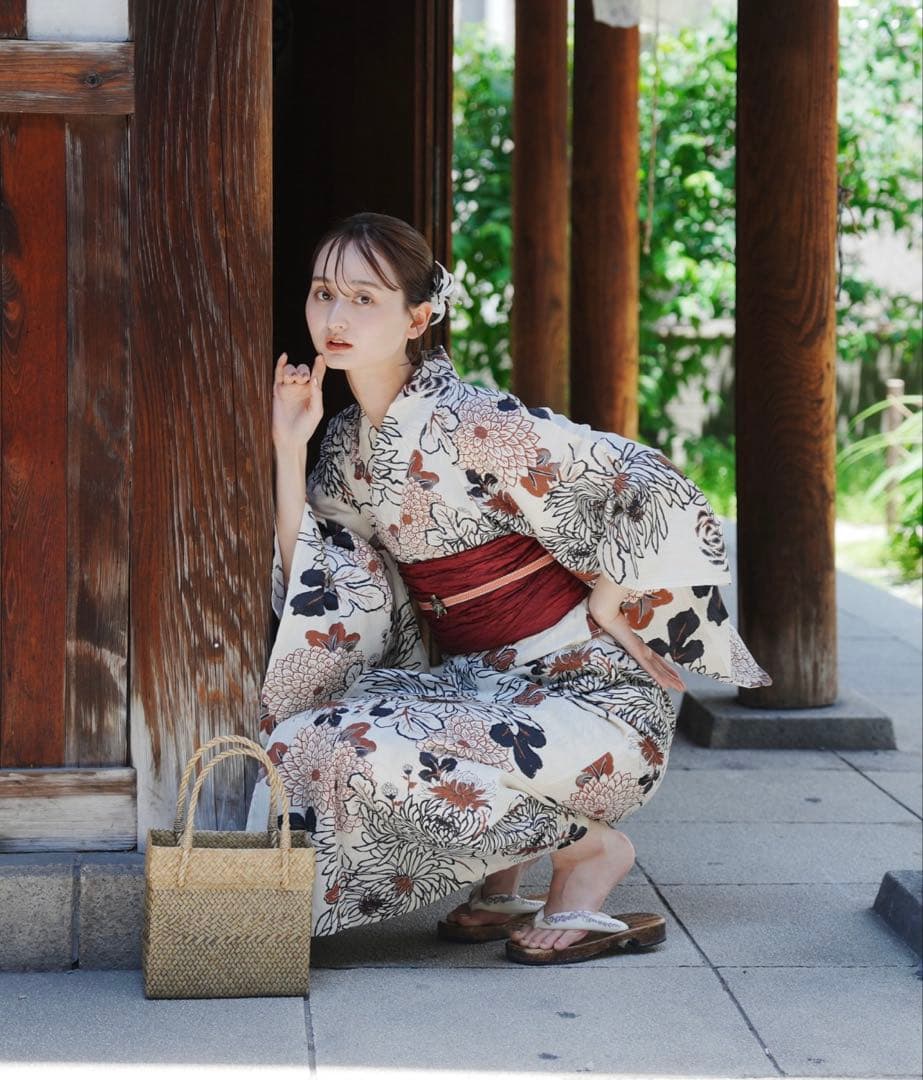 ブラウンの菊づくし utatane フリーサイズ 浴衣 兵児帯 下駄 3点セット