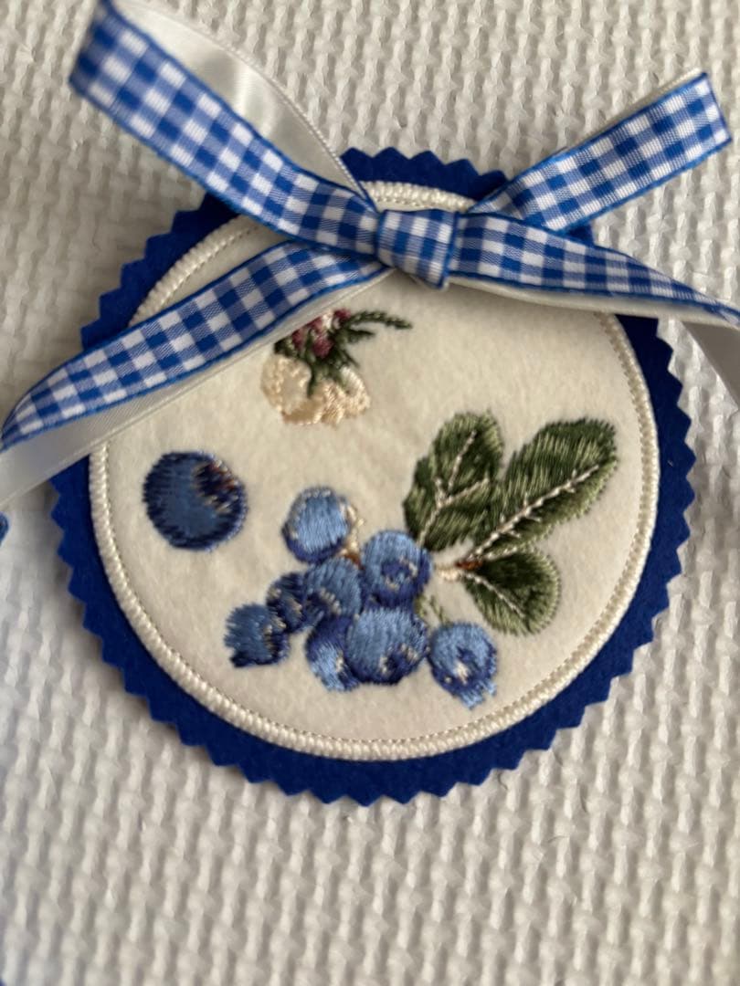 ピンクハウス　ブルーベリー刺繍ワッペンブローチ　新品