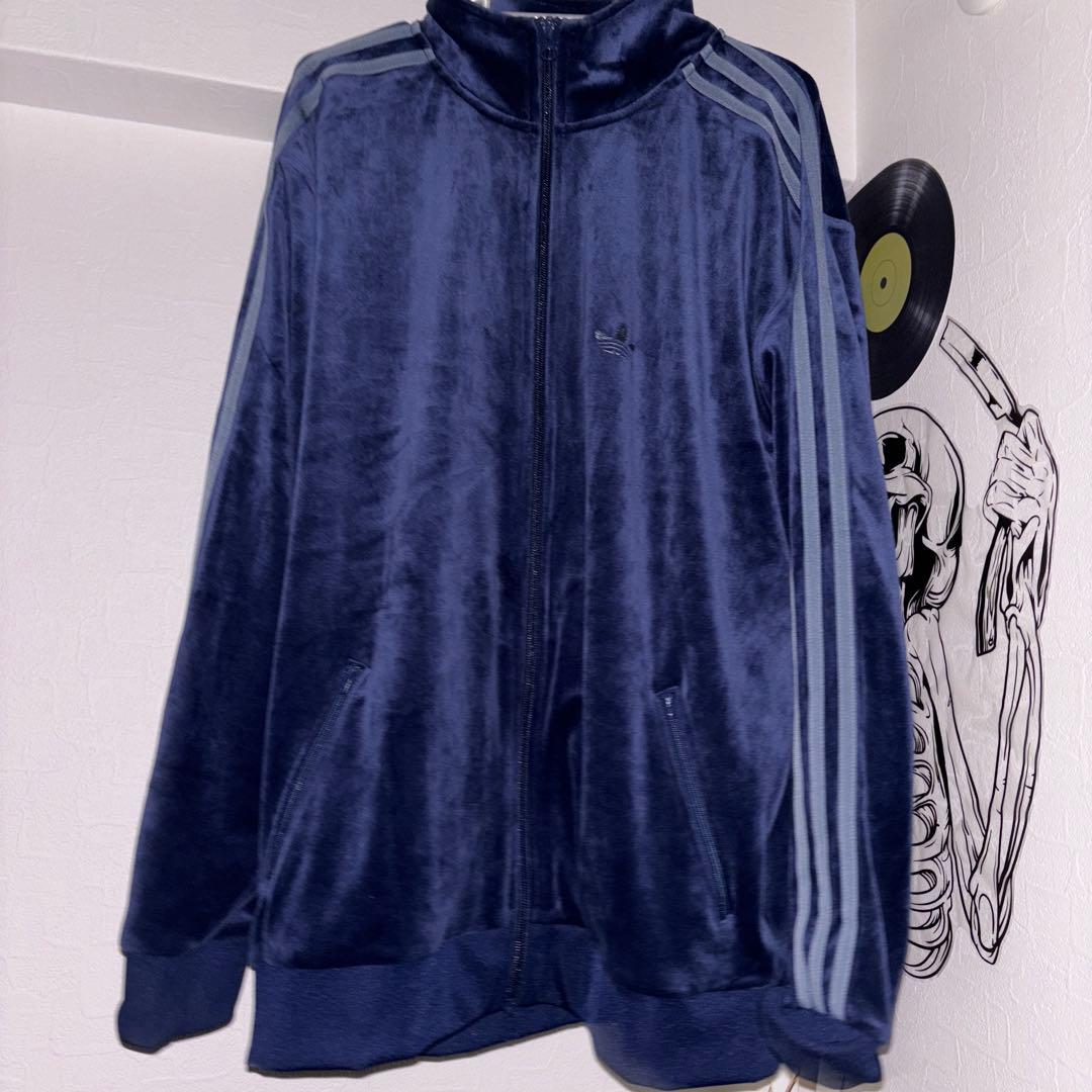 アディダス オリジナルスのベロア トラックジャケット ネイビー S