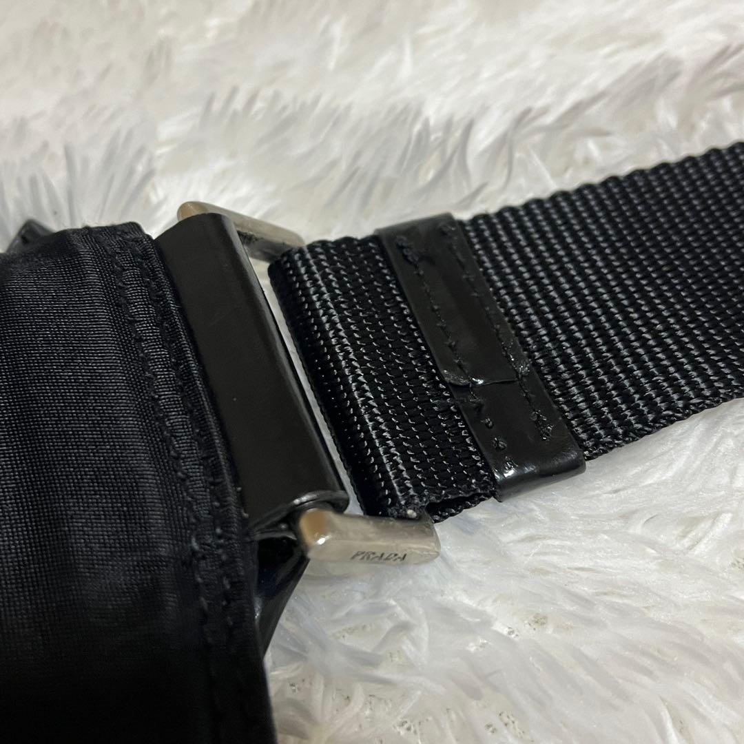 美品　PRADA プラダ　ナイロン　ショルダーバッグ　三角プレート　ブラック　黒