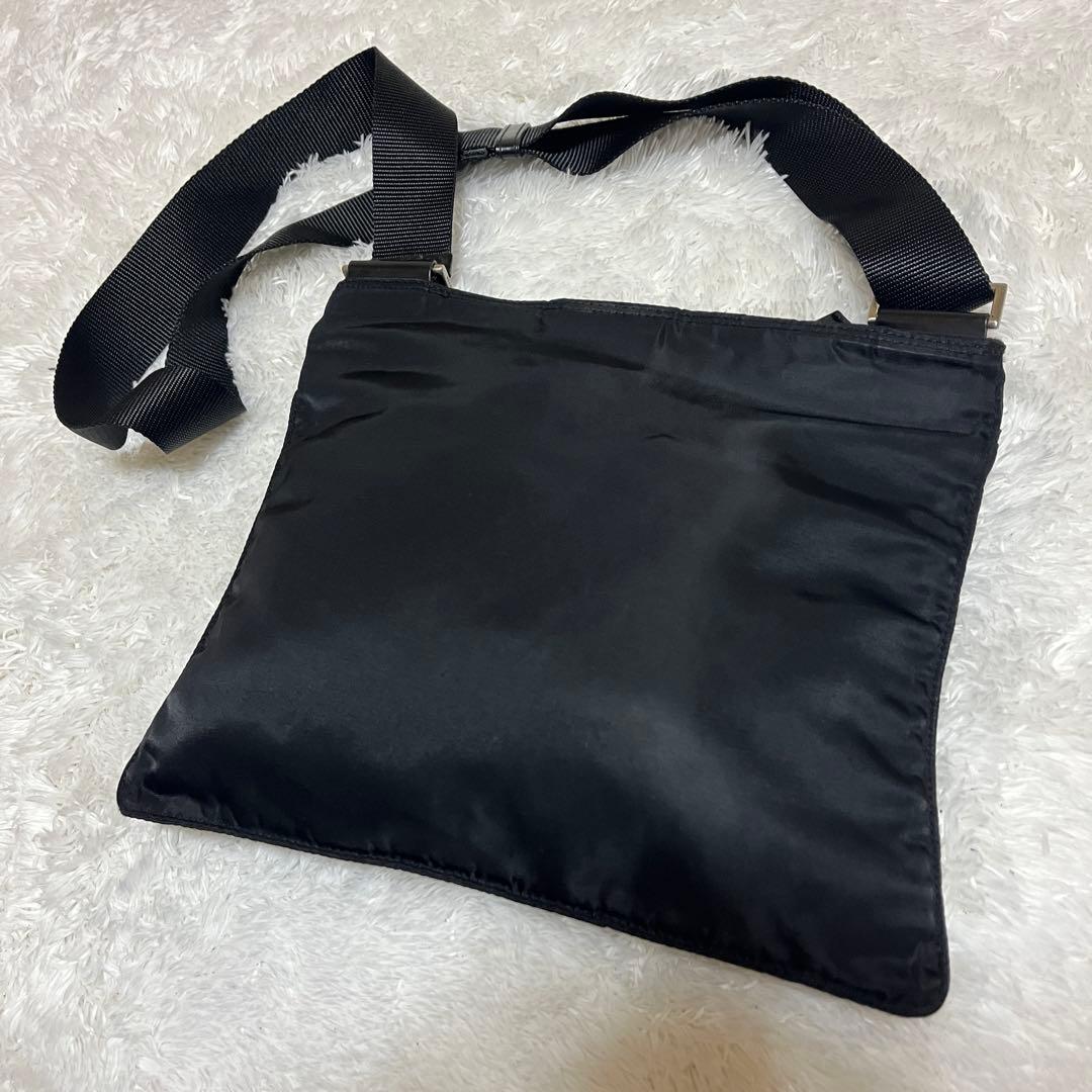 美品　PRADA プラダ　ナイロン　ショルダーバッグ　三角プレート　ブラック　黒