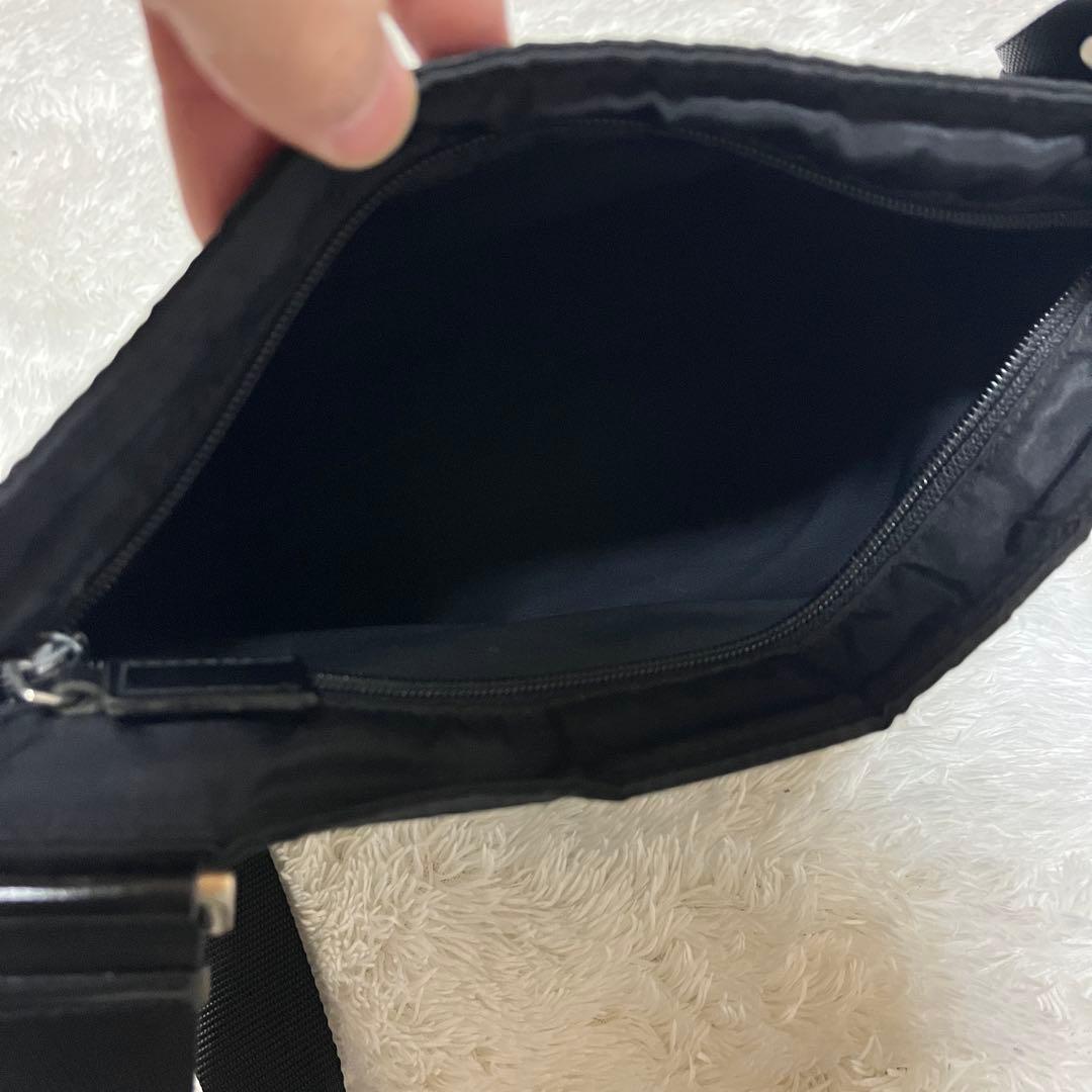 美品　PRADA プラダ　ナイロン　ショルダーバッグ　三角プレート　ブラック　黒