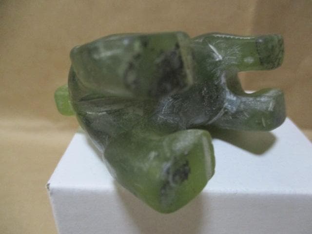 翡翠の可愛い獅子　I39-2