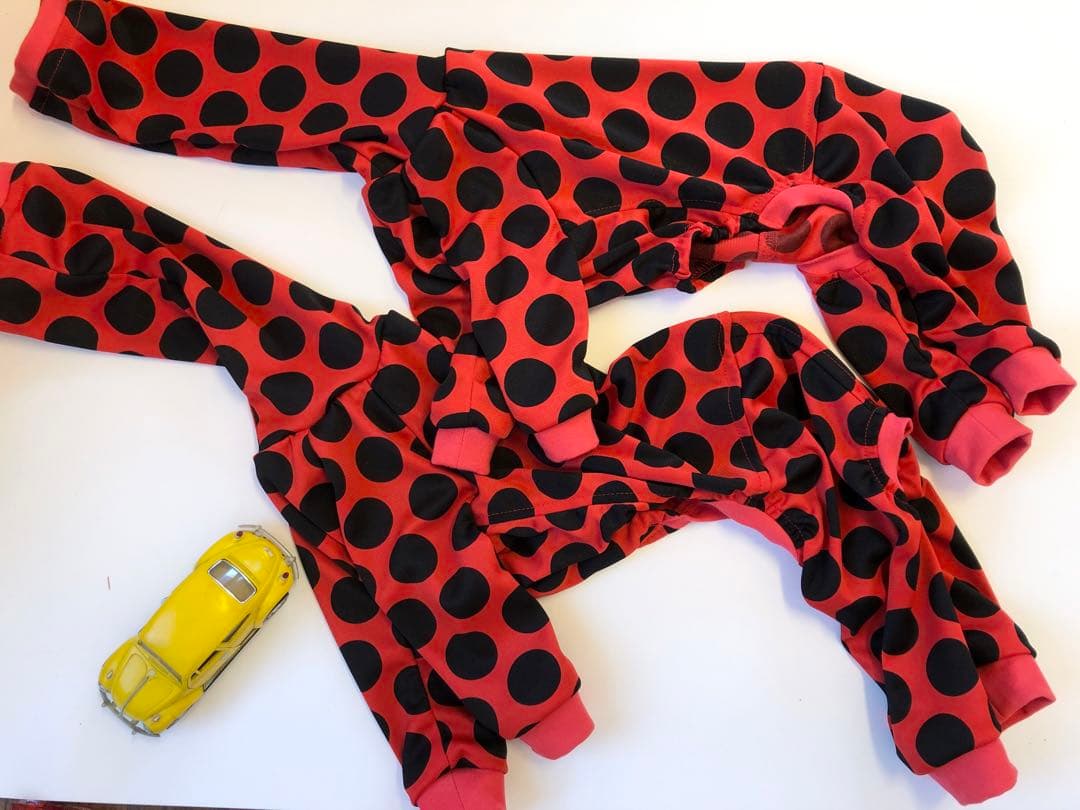 てんとう虫ロンパース　Sサイズ　イタグレ服　おしゃれ服　目立つ服　ハンドメイド