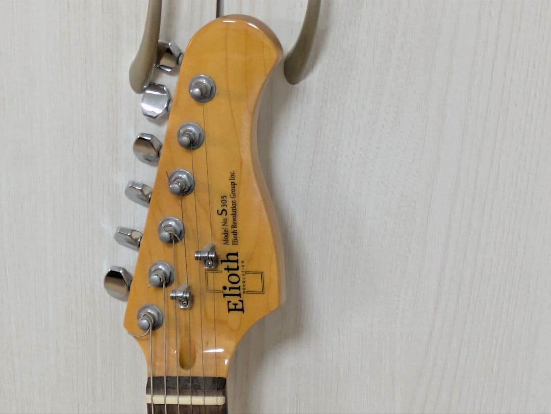 Elioth No.S305 シルバーエレキギター　ソフトケース+付属品付