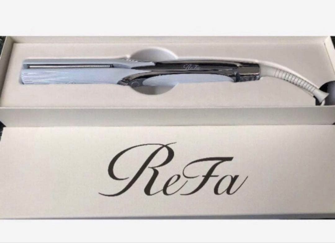 最新モデル　新品　リファ　ストレートアイロン　プロ