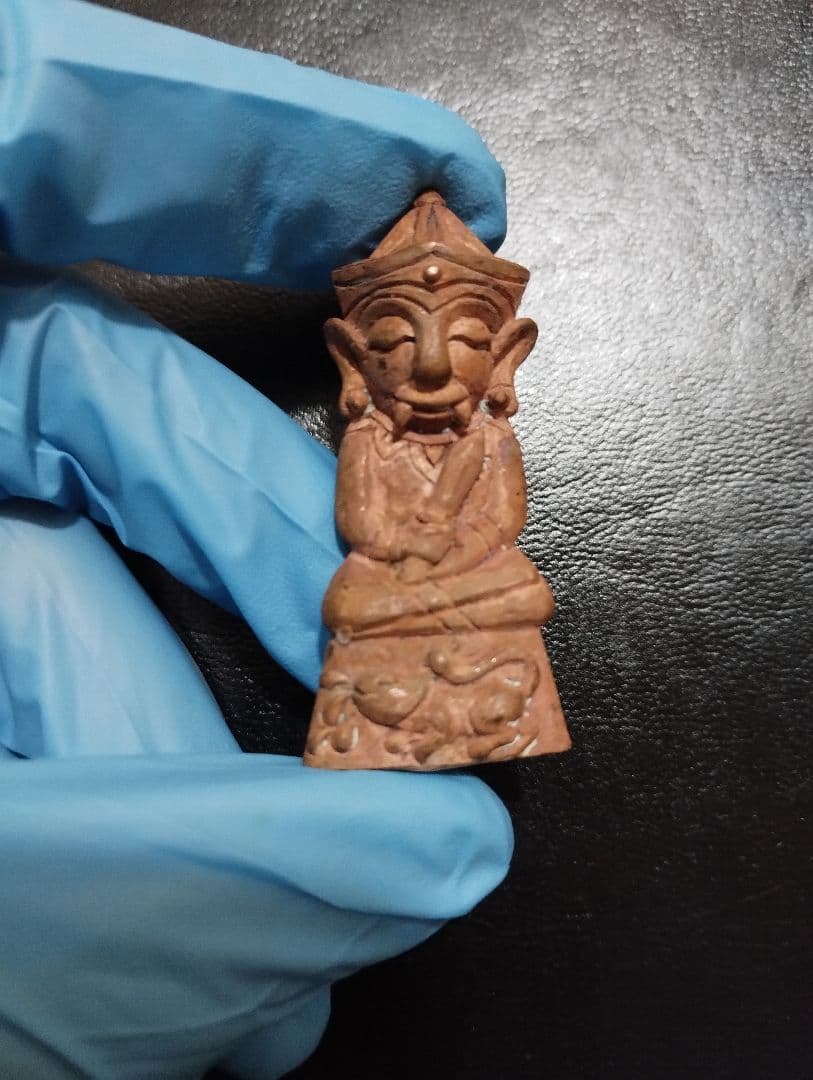 アチャン-Mムパラミ師　女性を魅了する　ンガン　プラクルアン　呪物　タイお守り