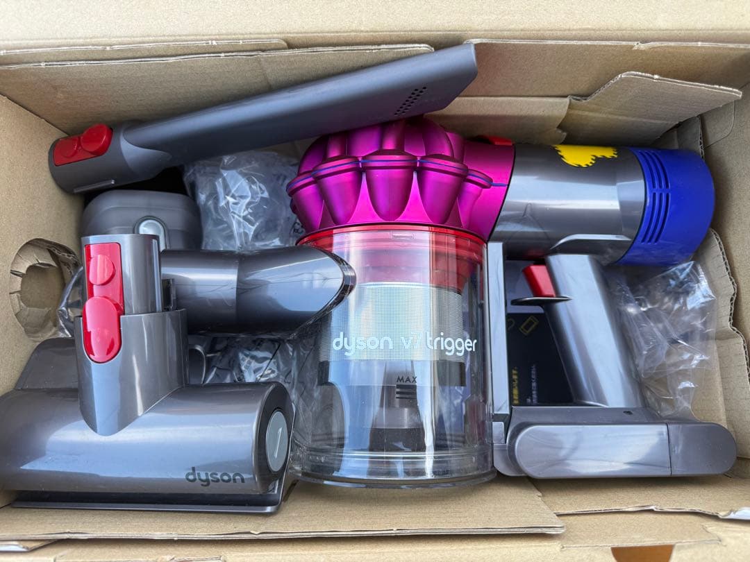 Dyson V7 トリガー コードフリー ハンドヘルド掃除機。