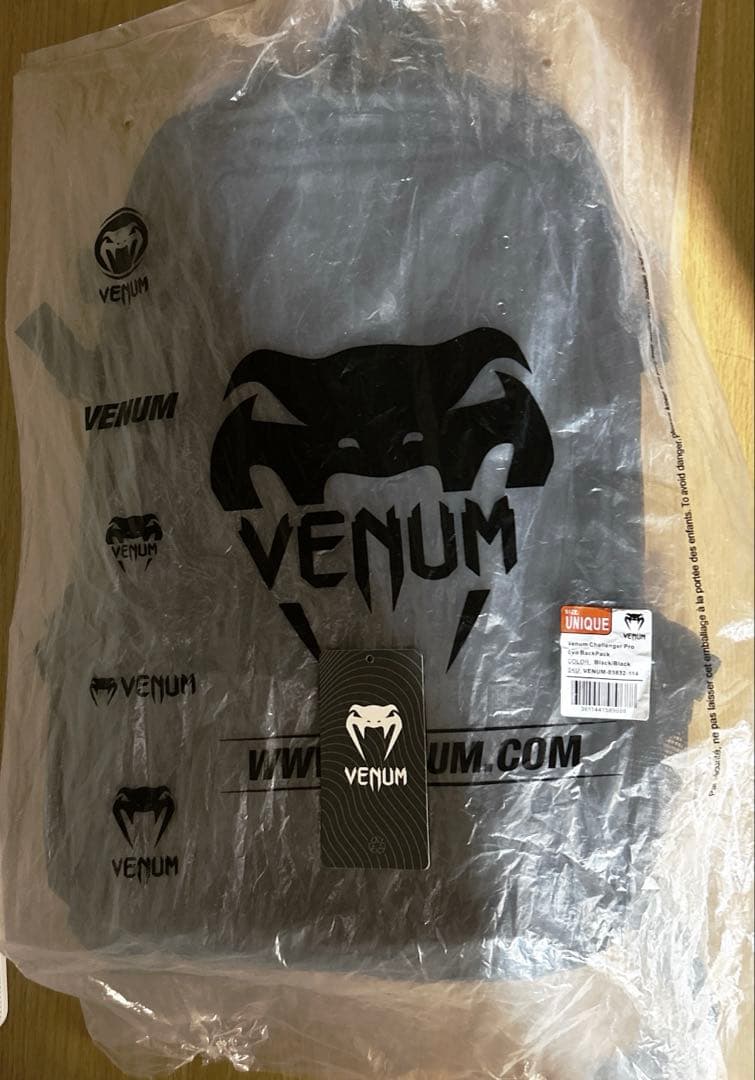 VENUM バックパック (ブラック×ブラック)