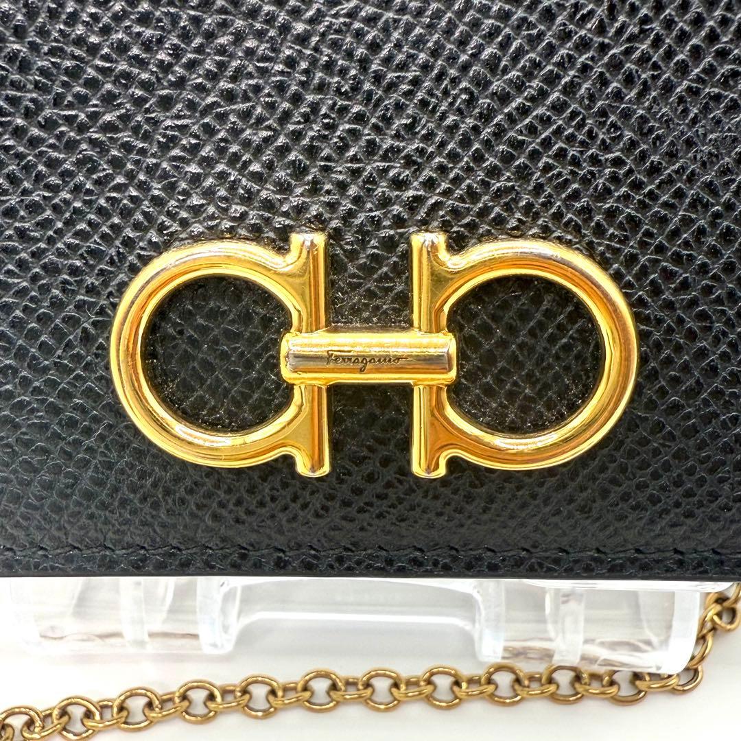 フェラガモ チェーンウォレット ガンチーニ ブラック