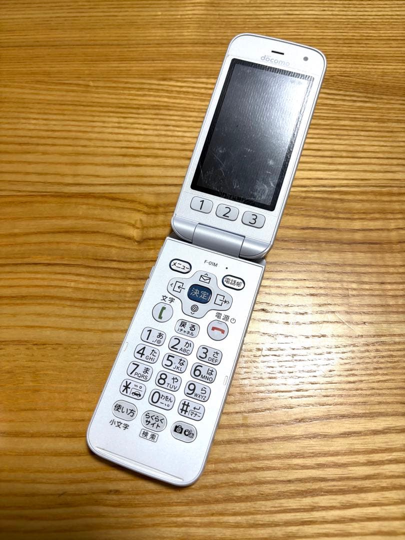 docomo F-01Mホワイト 折りたたみ式