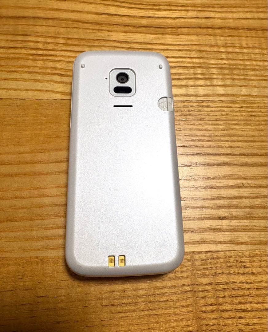 docomo F-01Mホワイト 折りたたみ式