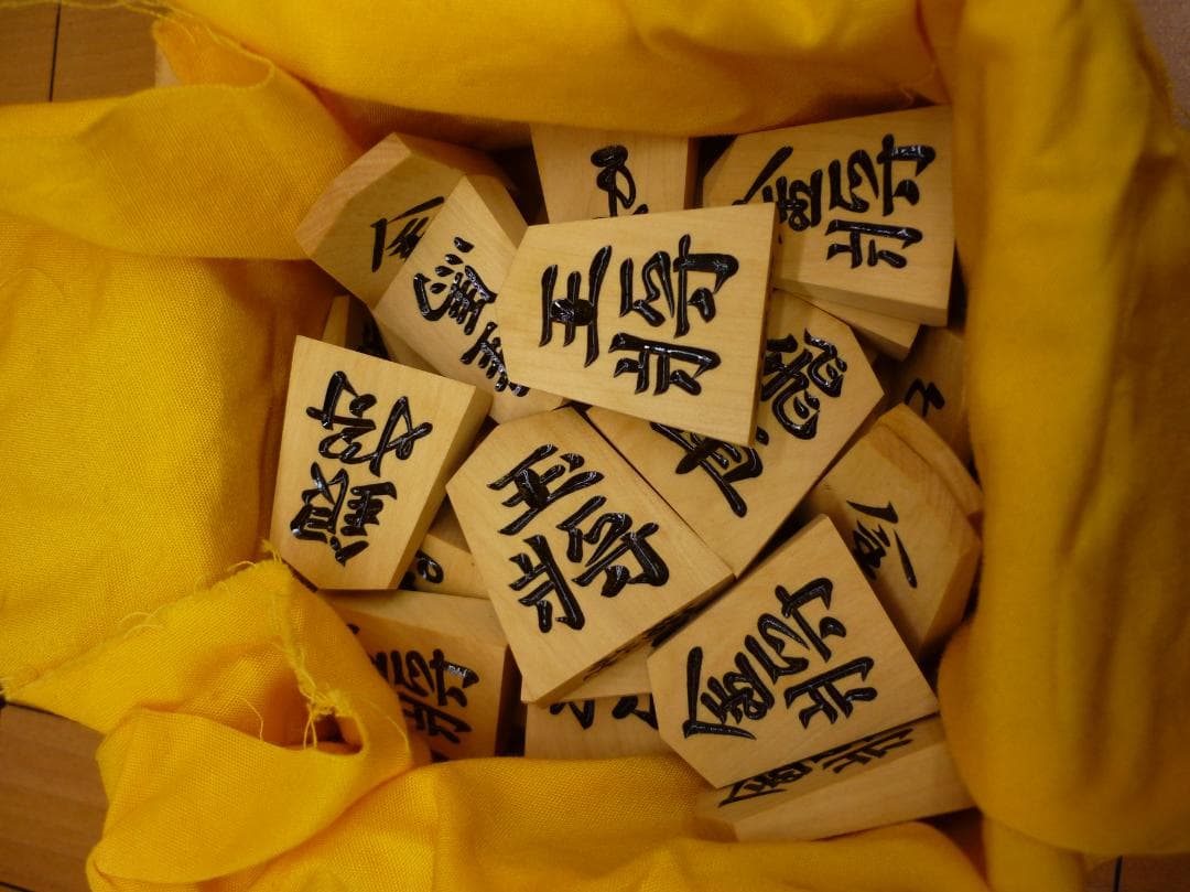 USED 天童手彫将棋駒 本黄楊 光匠作 錦旗書 将棋盤 駒台 将棋セット一式