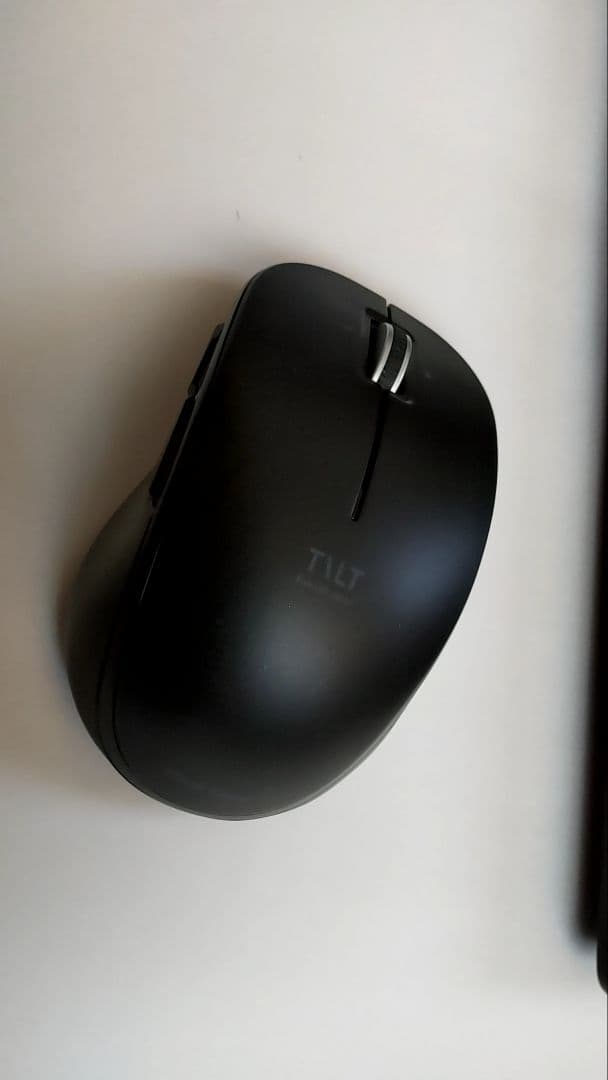 富士通 LIFEBOOK UH90/G2 12世代i7 軽量 697g　モバイル