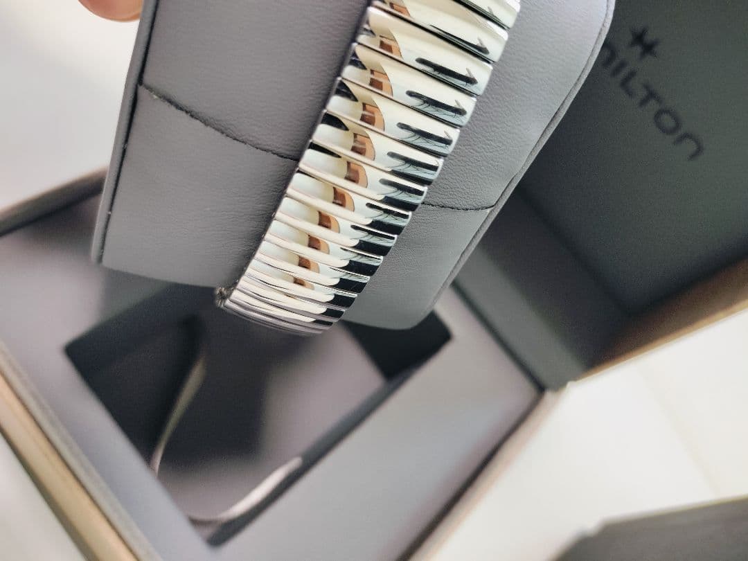 試着のみ超美品！2025年6月購入箱ギャンティー付き　ハミルトン　ベンチュラ