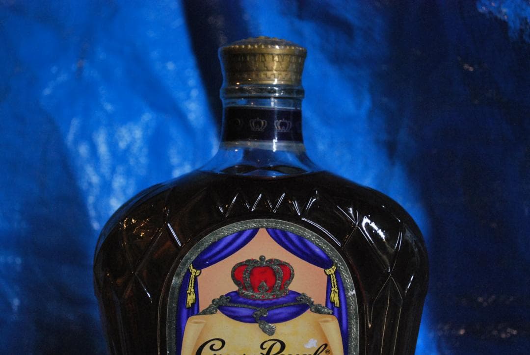 古酒ウイスキーCrown750ml未開栓の出品です。