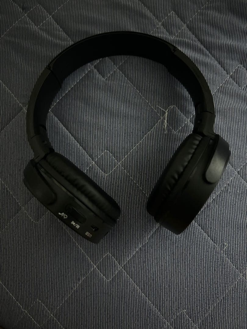 ブラック ワイヤレスヘッドホン