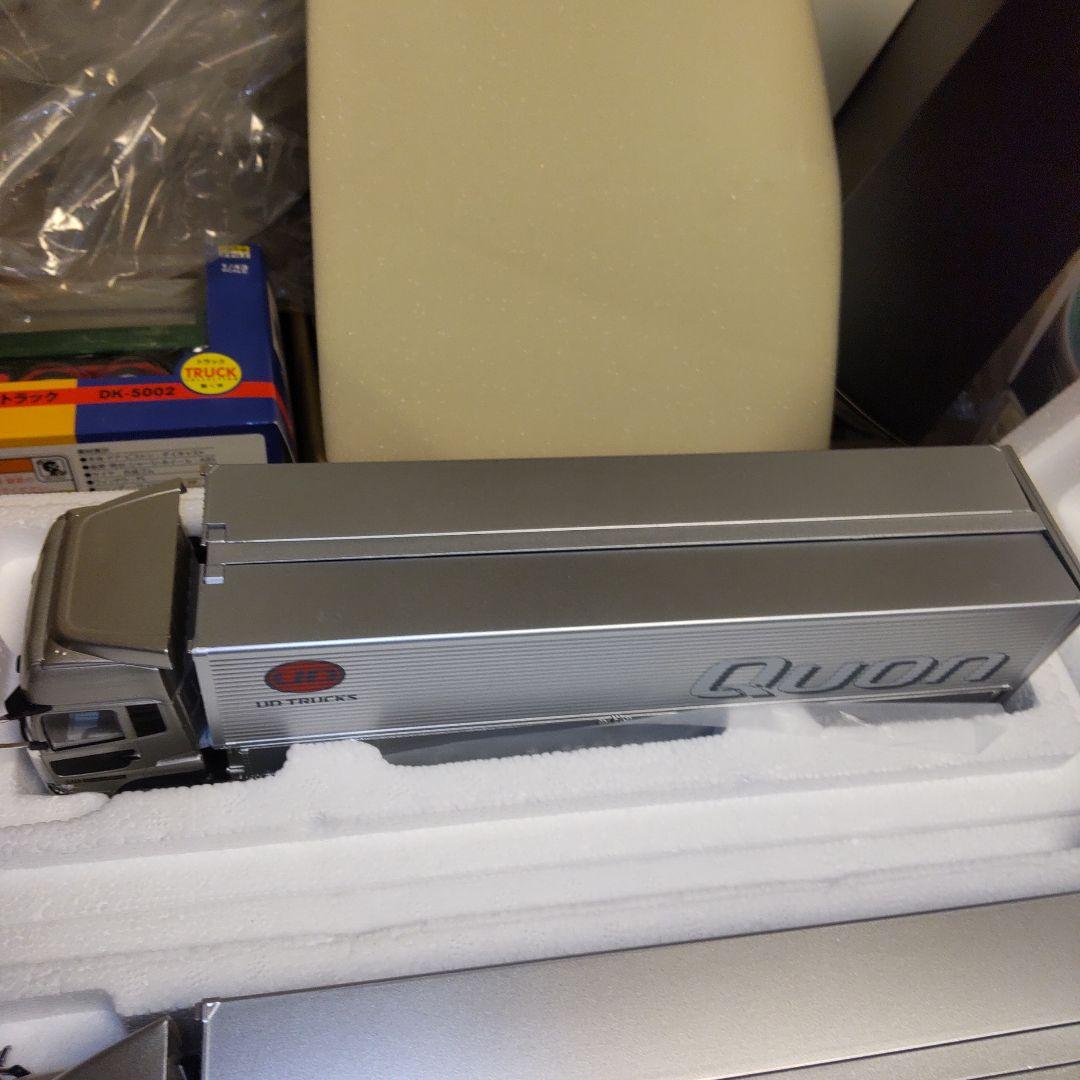 UDトラックス クオン　ハイルーフ　1/43