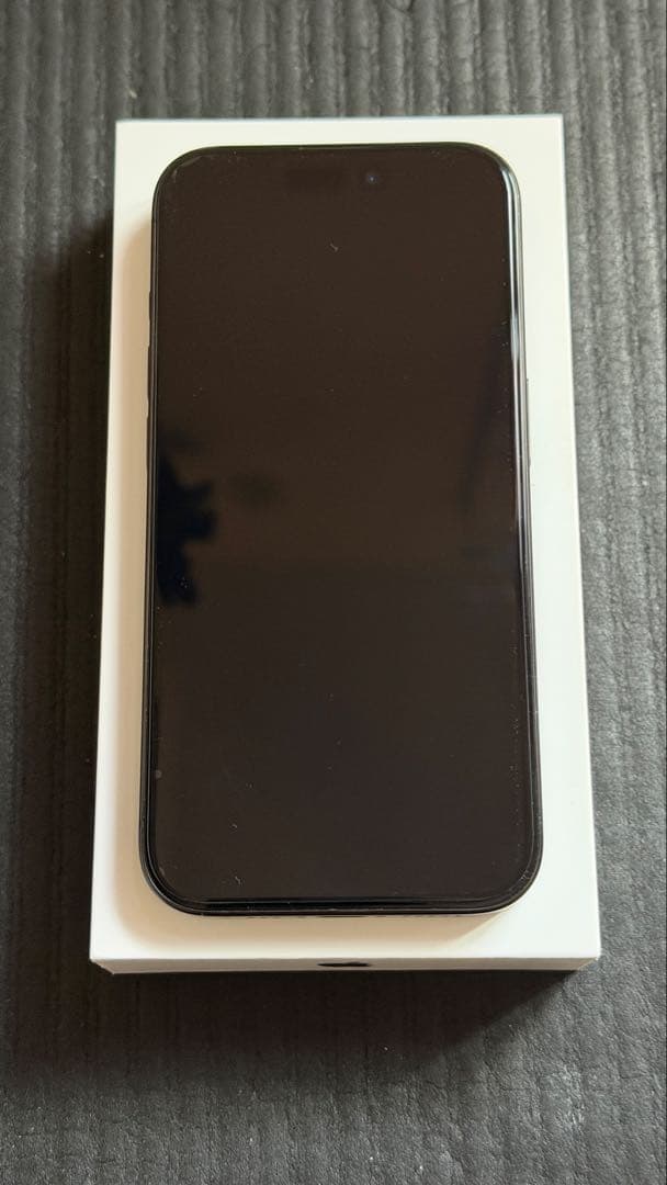【美品】iPhone 15 pro ブラックチタニウム 256GB SIMフリー
