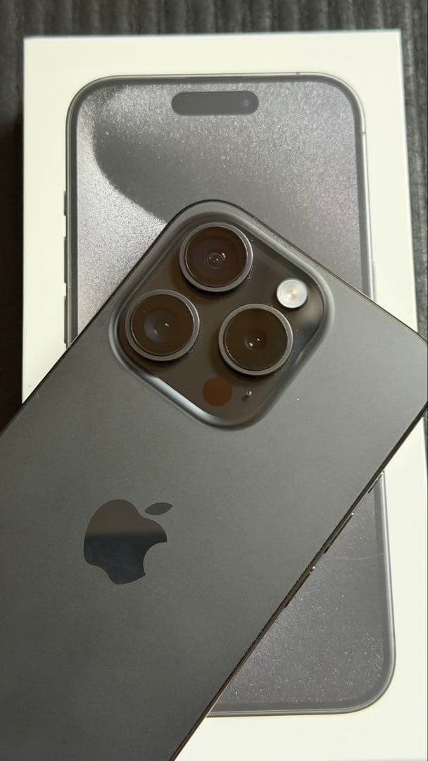 【美品】iPhone 15 pro ブラックチタニウム 256GB SIMフリー