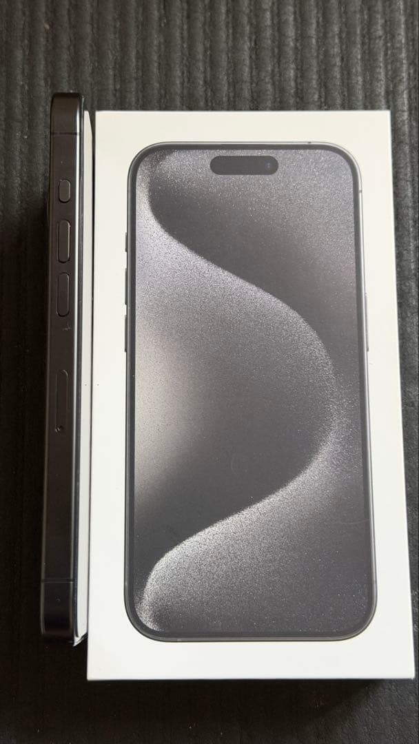 【美品】iPhone 15 pro ブラックチタニウム 256GB SIMフリー