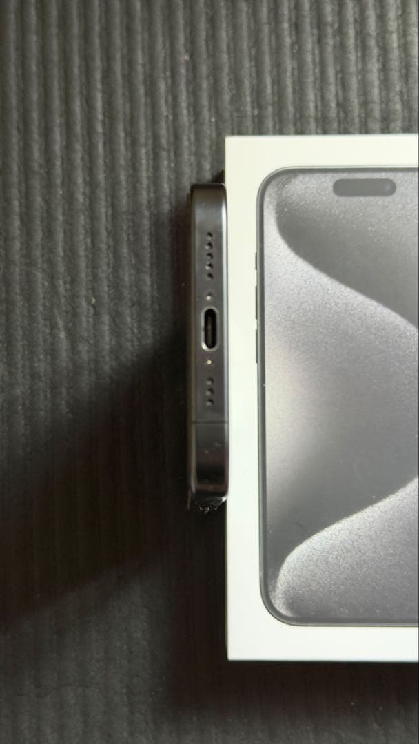 【美品】iPhone 15 pro ブラックチタニウム 256GB SIMフリー