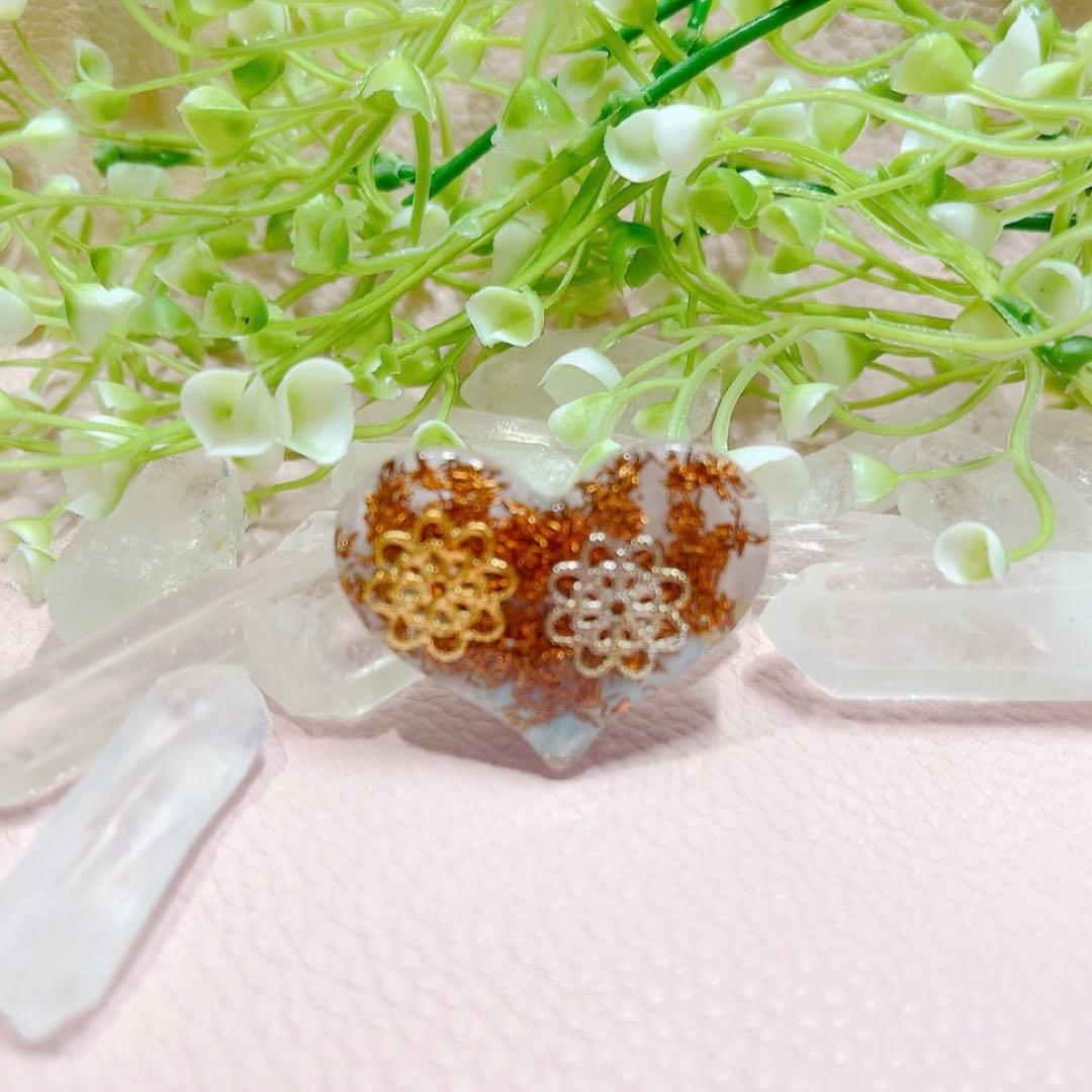 癒しのオルゴナイト❤️ミルキークンツァイト＋ラリマー＋ゴールドストーンのハート型♡