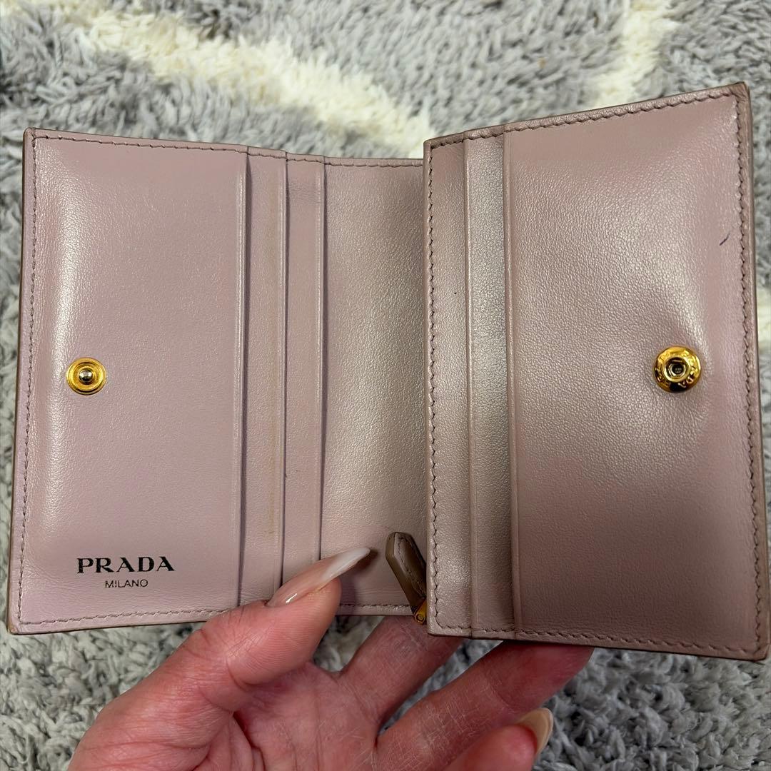 PRADA ピンクベージュ 二つ折り財布
